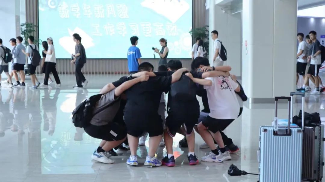 增强集体荣誉感并形成班级意识